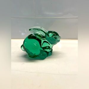 Vintage Silvestri Art Glass Green Sitting Bunny Rabbit Figurine Paperweight